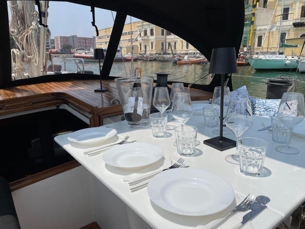 Sailboat B&B On Board Catania-Fontanarossai nemzetközi repülőtér Kültér fotó